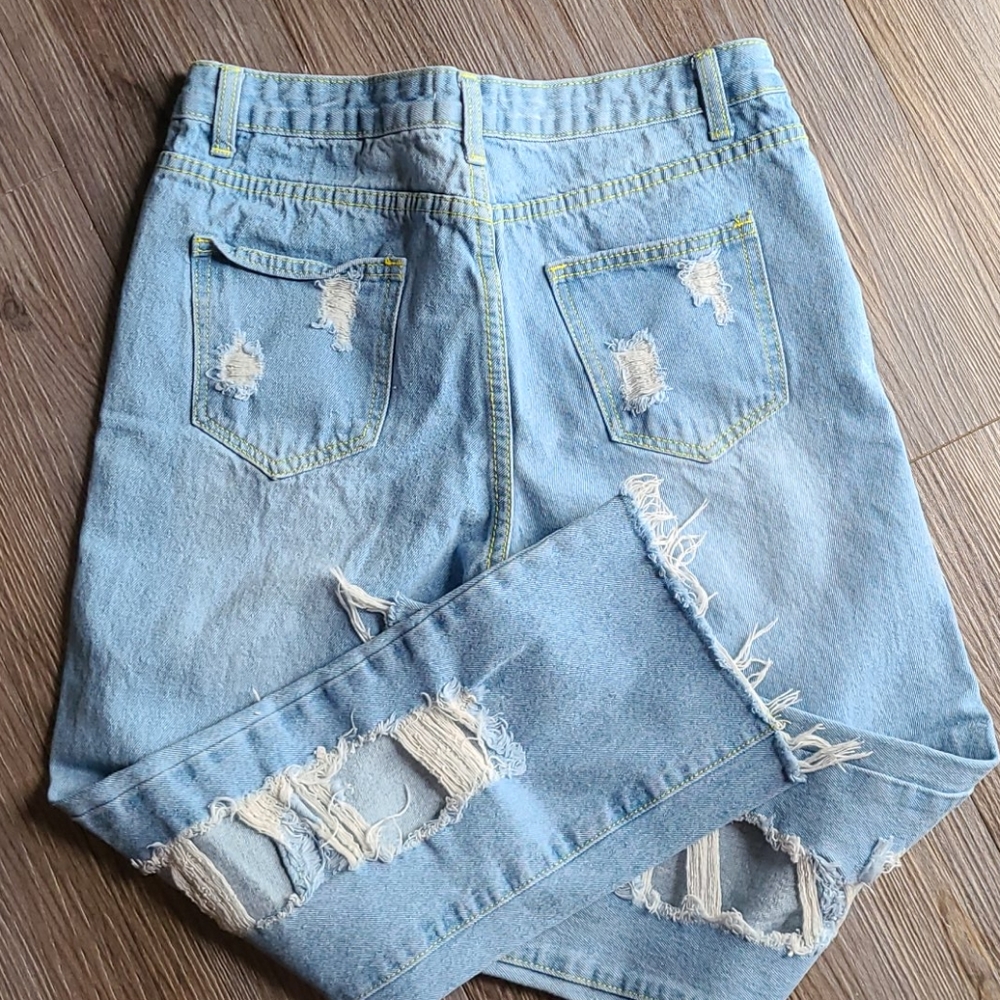 Love & Harmony Crop / Distressed Jeans - Picture 3 of 4